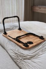 ⁦طاولة حامل كمبيوتر قابل للطي مع حامل للهاتف والقهوة⁩ - الصورة ⁦5⁩